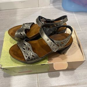 Noat Leather heeled sandal, metallic color, 38